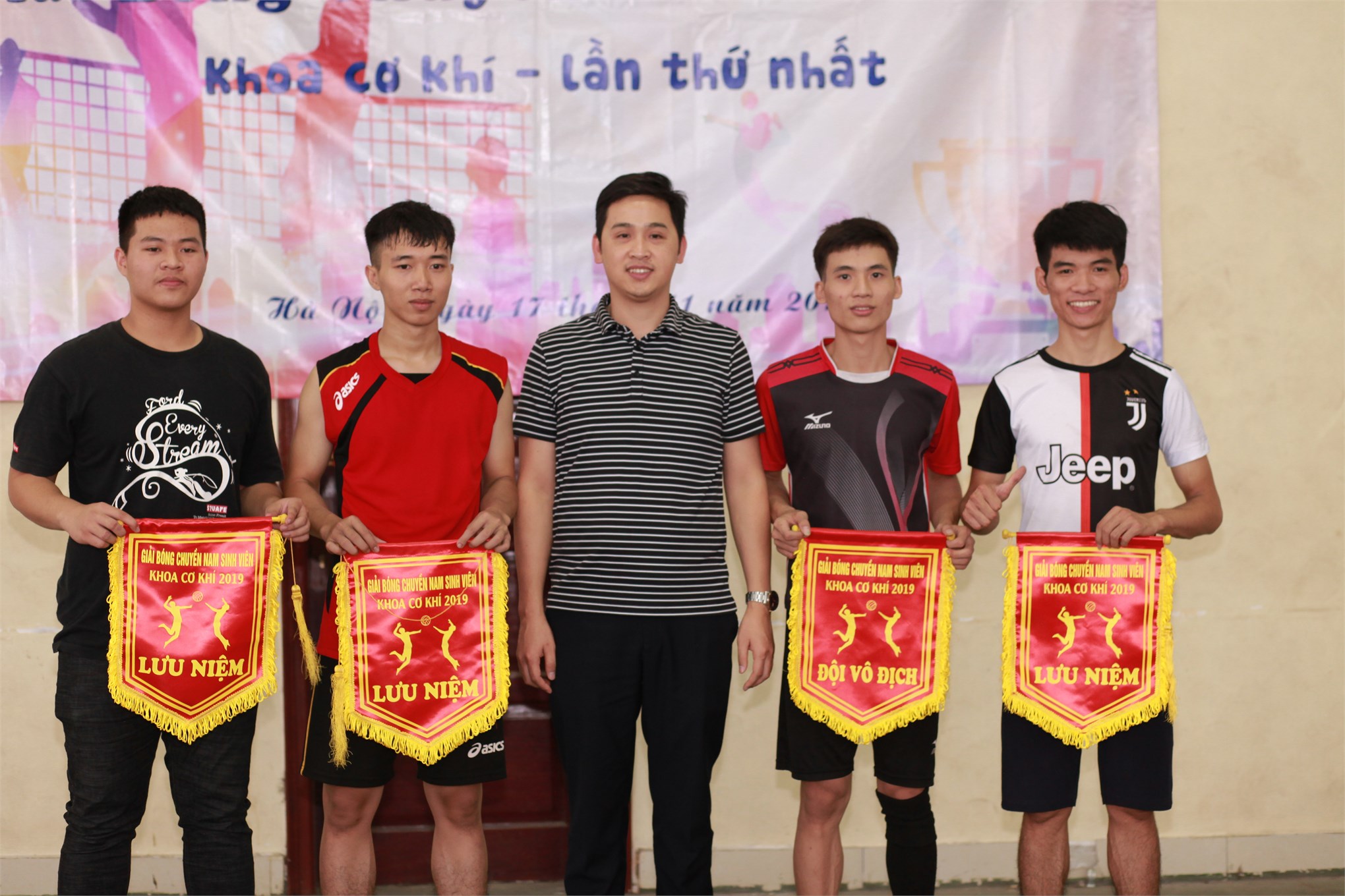 Đội 3 giành giải nhất Giải bóng chuyền sinh viên khoa Cơ khí năm 2019