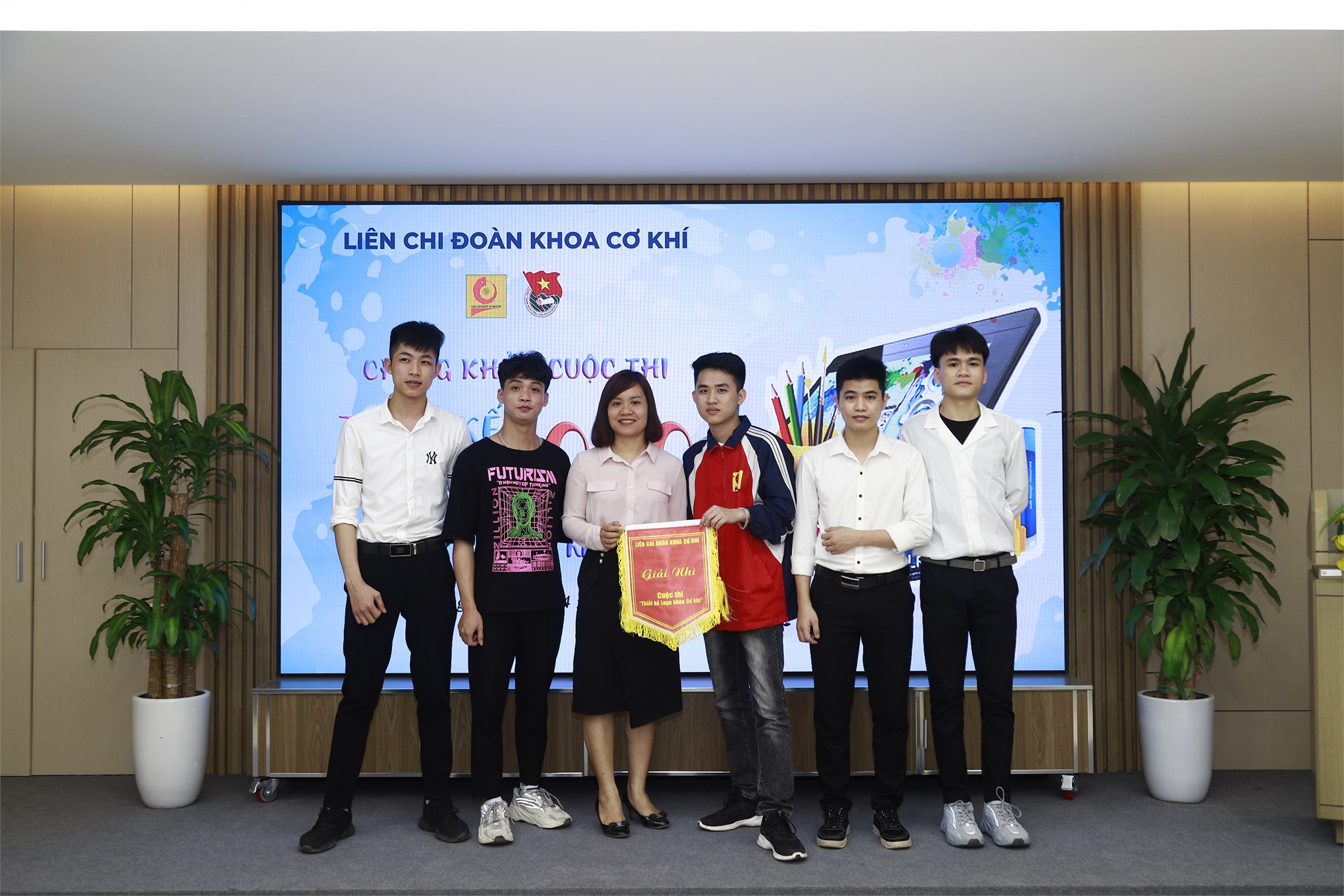 Sinh viên Trần Đăng Hùng Long xuất sắc giành giải nhất cuộc thi `Thiết kế logo khoa Cơ khí`