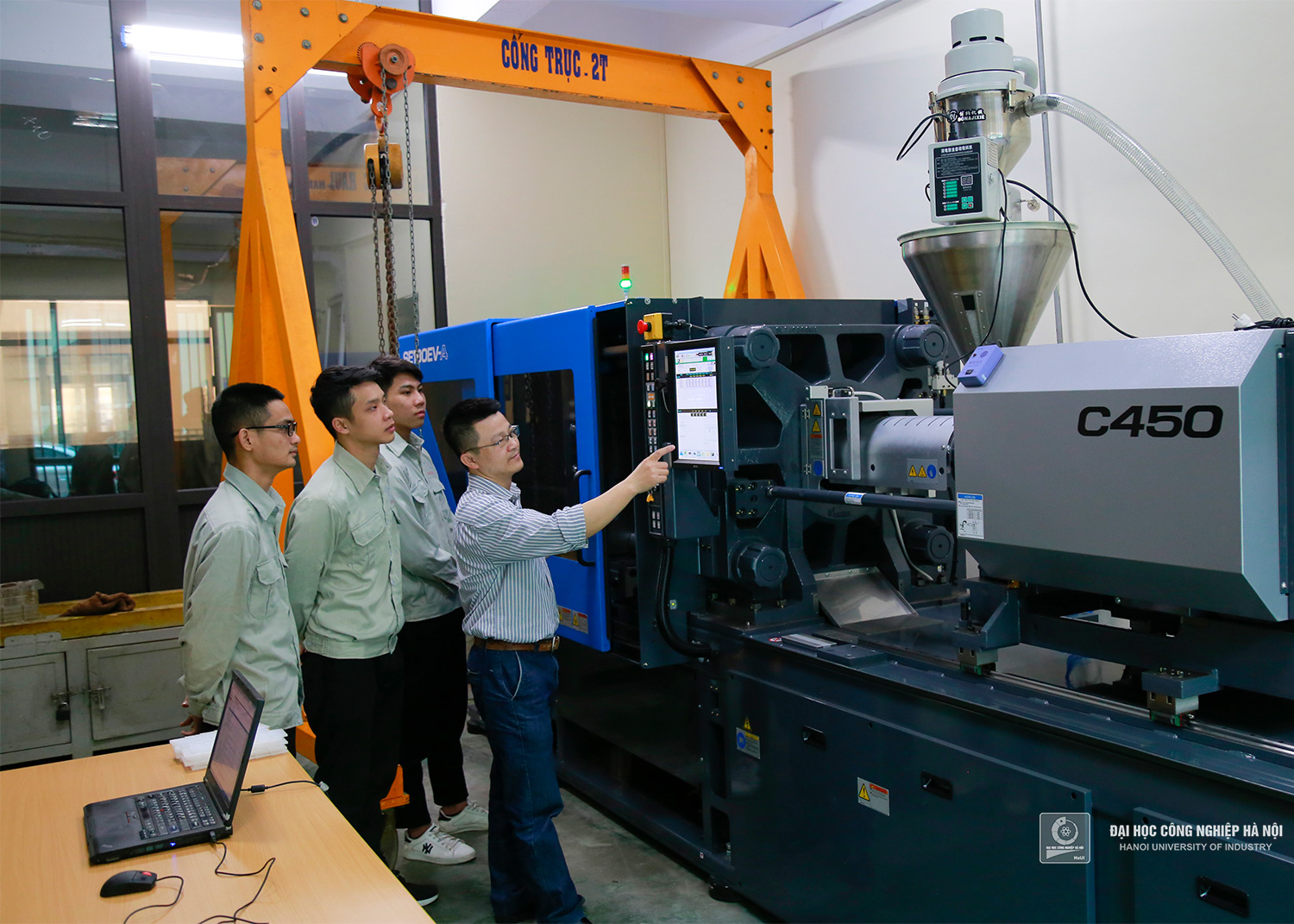 Khoa Cơ khí, ĐHCNHN tiên phong trong đào tạo ngành công nghệ kỹ thuật khuôn mẫu tại Việt Nam