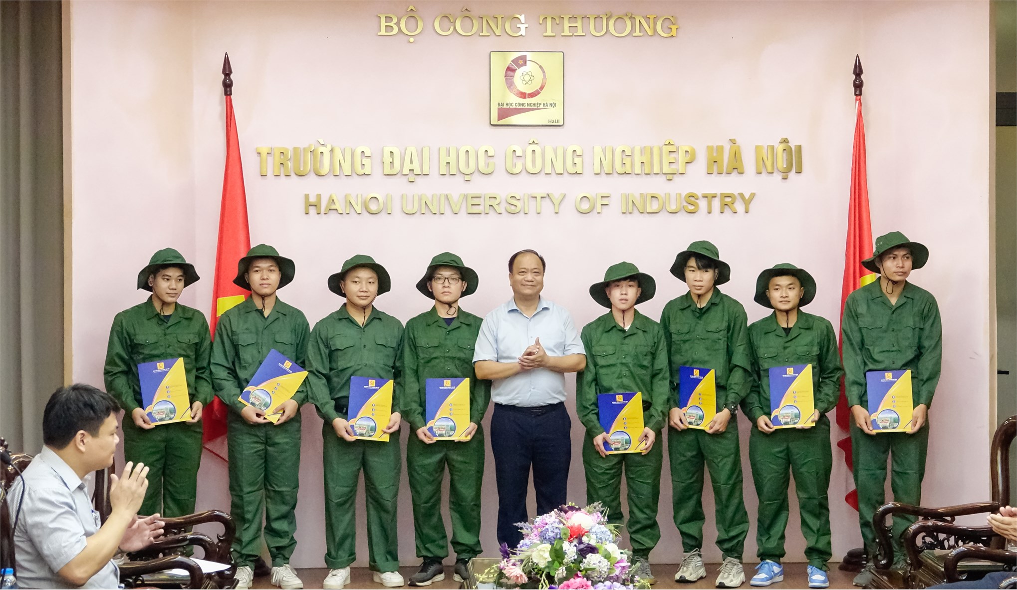 Tân kỹ sư Khoa Cơ khí - Đại học Công Nghiệp Hà Nội tự hào góp sức vào sự nghiệp xây dựng và bảo vệ Tổ quốc