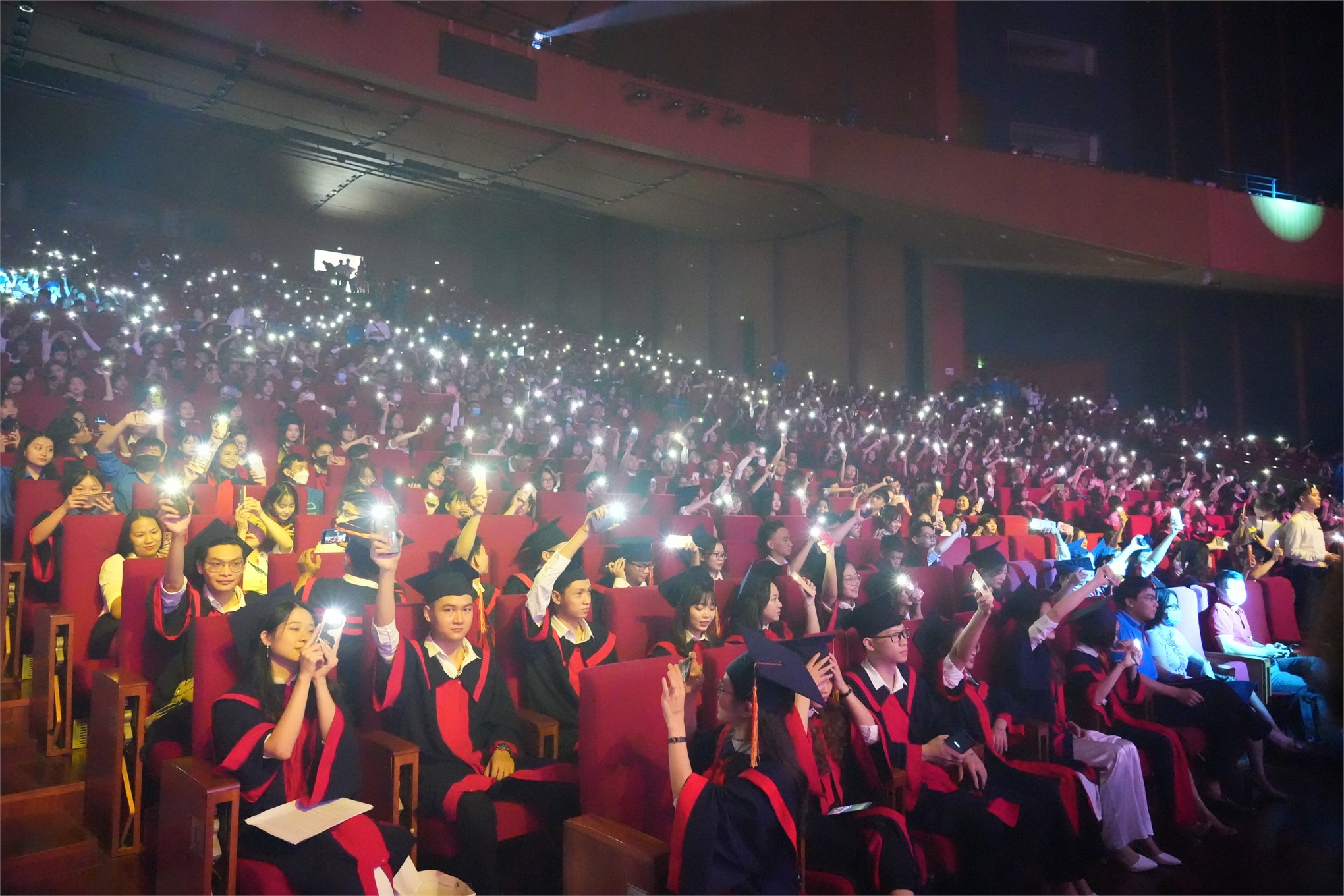 Lễ bế giảng và trao bằng tốt nghiệp cho sinh viên tốt nghiệp năm 2022