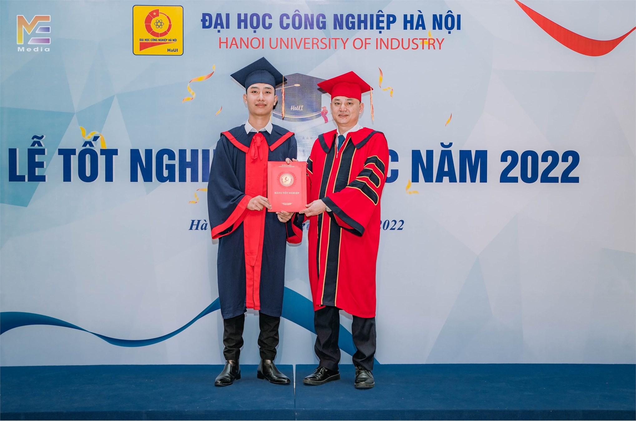 Lễ bế giảng và trao bằng tốt nghiệp cho sinh viên tốt nghiệp năm 2022