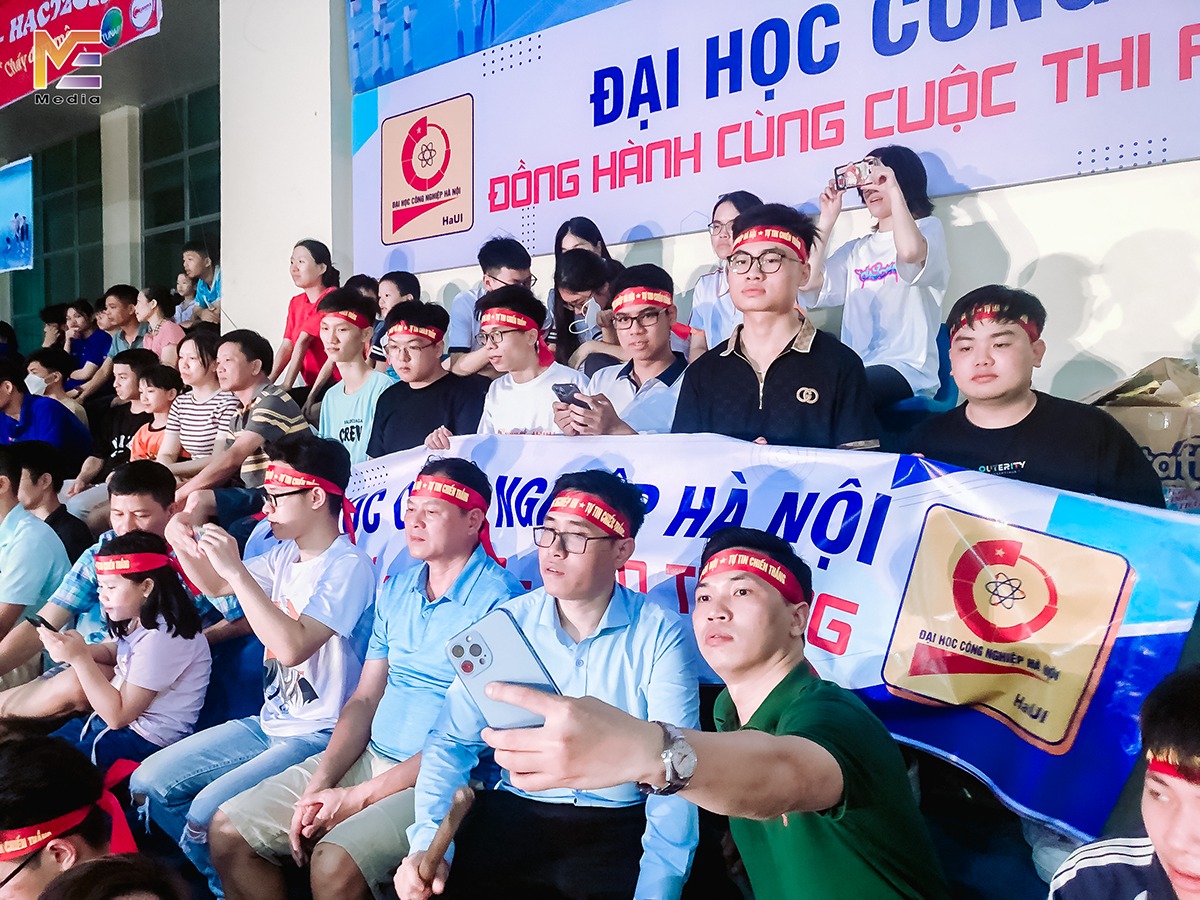 Đội tuyển DCN-DREAM khoa Cơ khí vượt qua bảng tử thần vào vòng 1/8 chung kết Robocon Việt Nam 2023