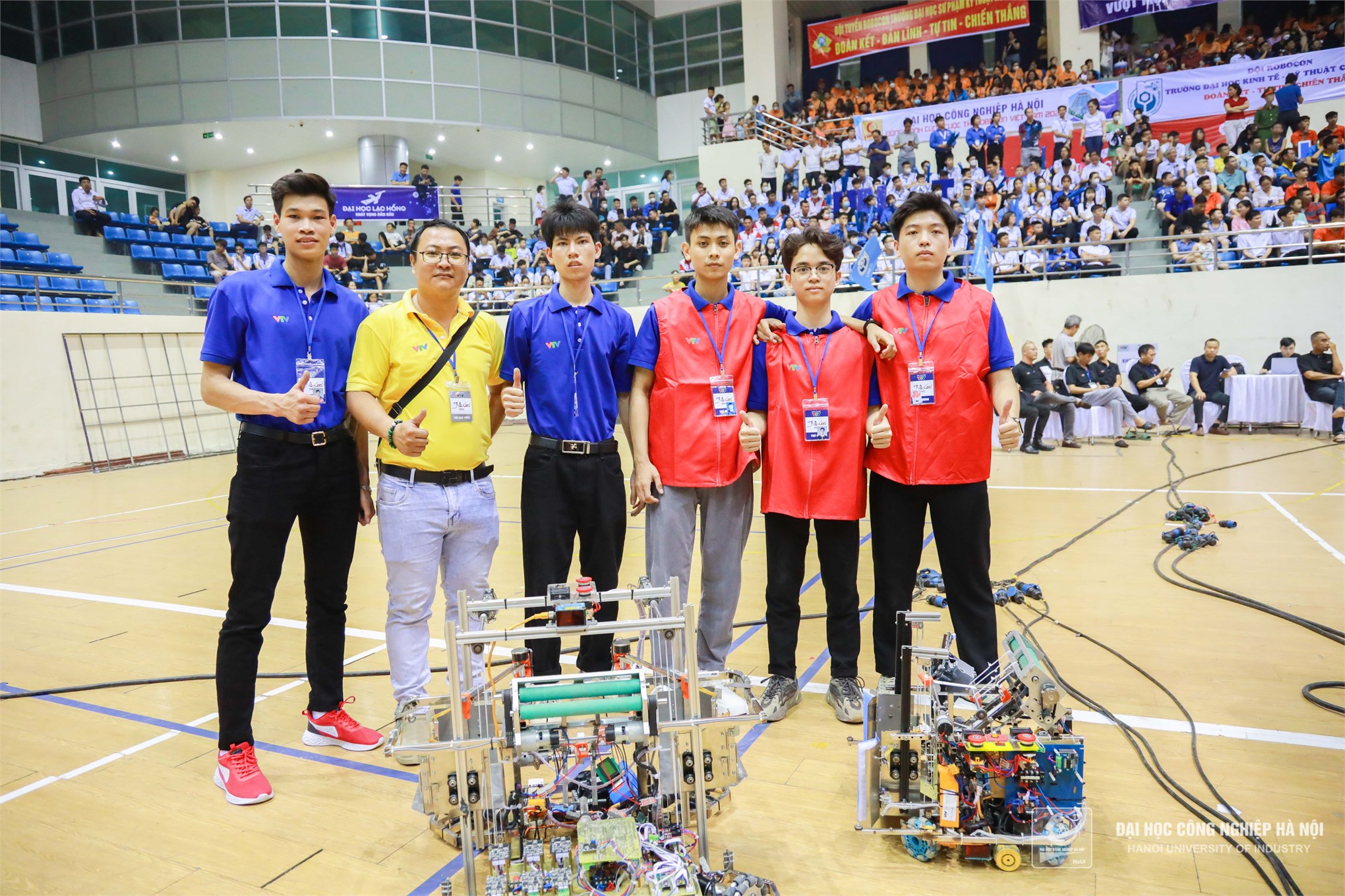 Đội tuyển DCN-DREAM khoa Cơ khí giành giải Robot điều khiển bằng tay xuất sắc nhất