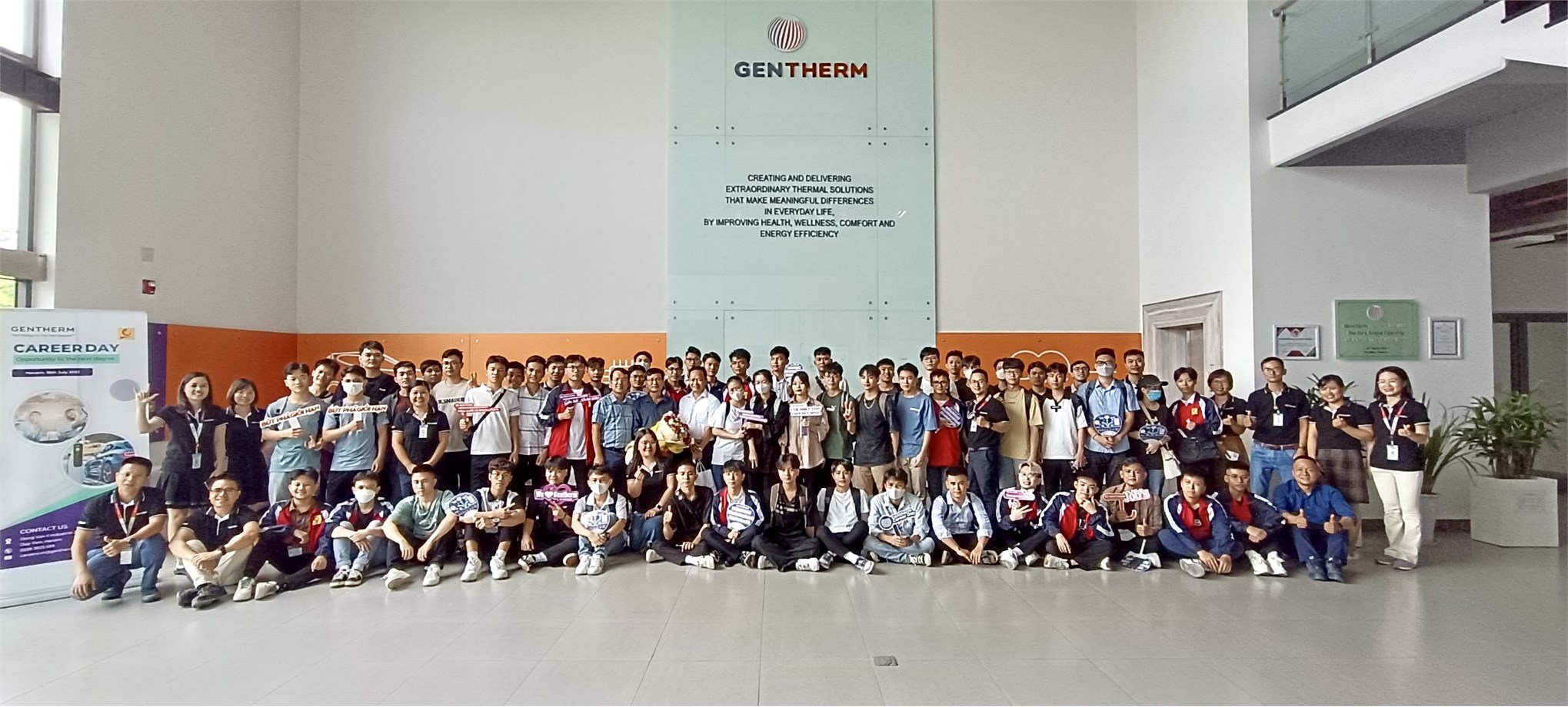 Sinh viên Trường Đại học Công Nghiệp Hà Nội hào hứng với chương trình thăm quan học tập tại công ty Gentherm Việt Nam