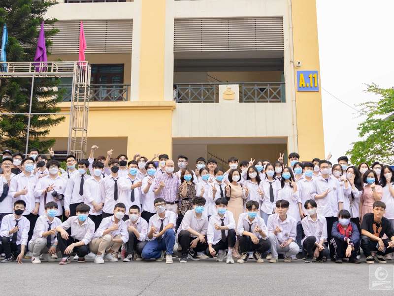 Hơn 70 học sinh THPT Vĩnh Yên hào hứng thăm quan trường Đại học Công Nghiệp Hà Nội