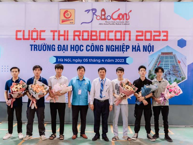Đội thi DCN-DREAM Khoa Cơ khí đạt giải ba cuộc thi Robocon cấp trường năm 2023